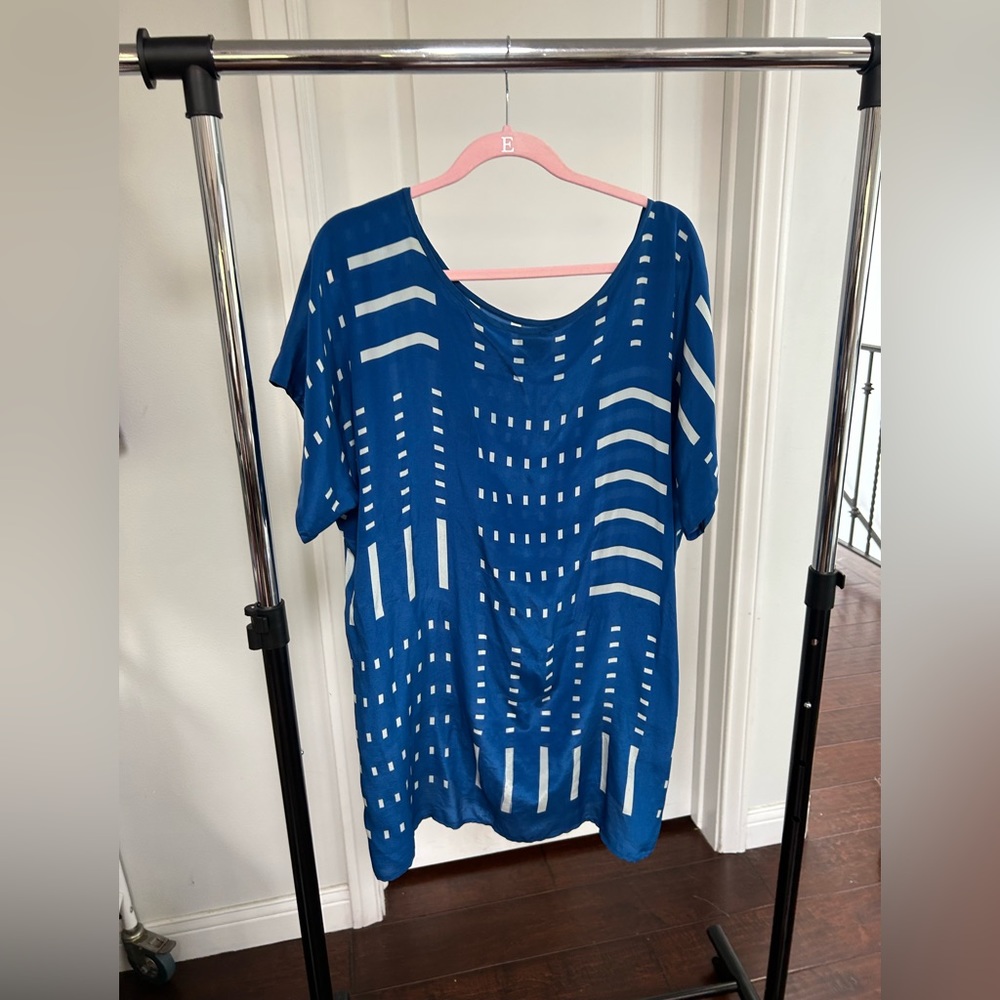 A Peace Treaty 100% Silk Blue and White Geometric Patterned Tunic